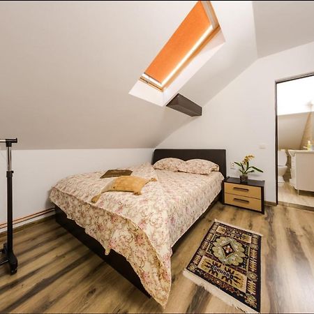 Casa De Vacanta Mirela Novaci-Straini Bagian luar foto