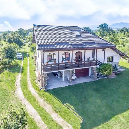 Casa De Vacanta Mirela Novaci-Straini Bagian luar foto