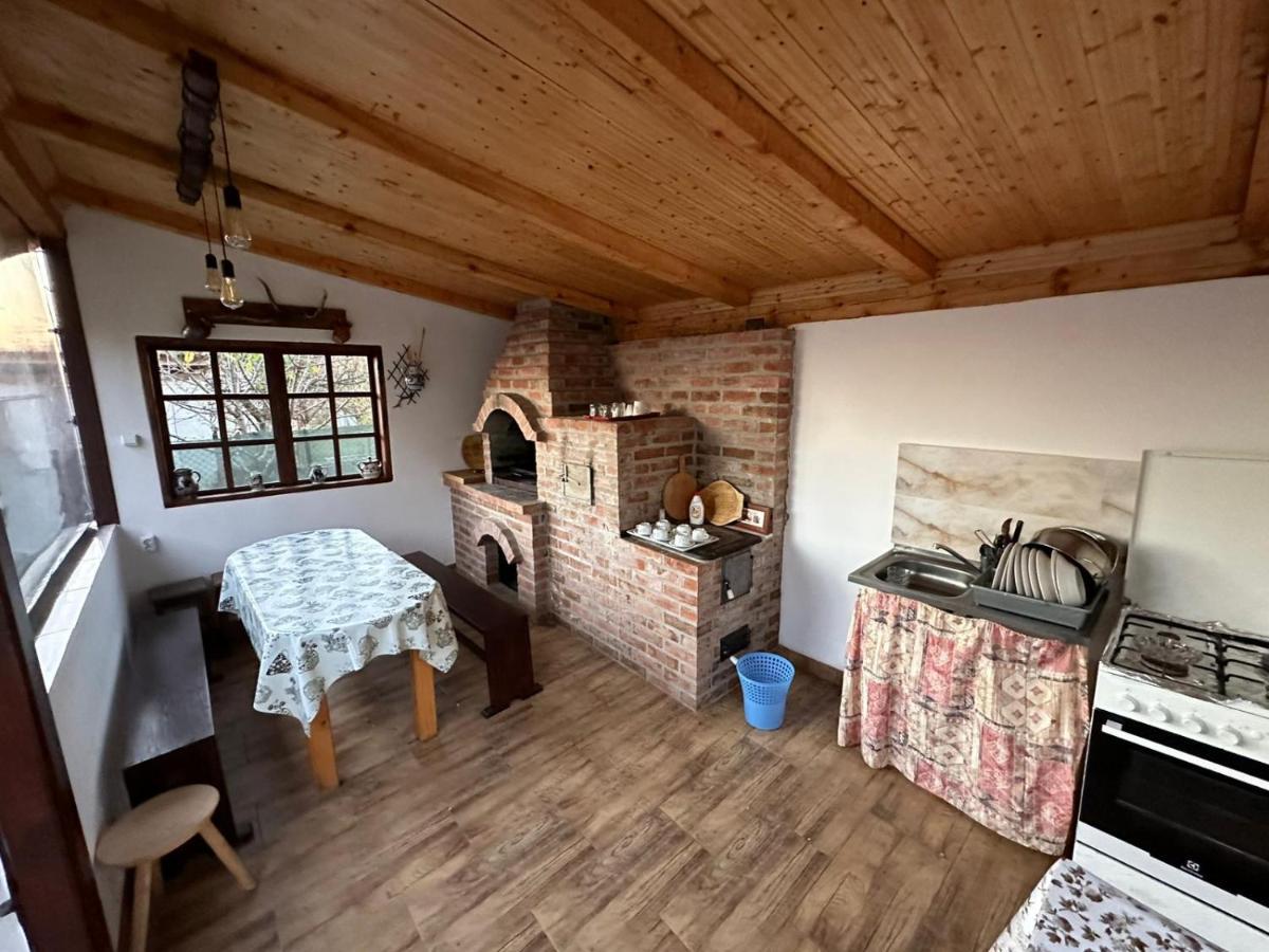 Casa De Vacanta Mirela Novaci-Straini Bagian luar foto