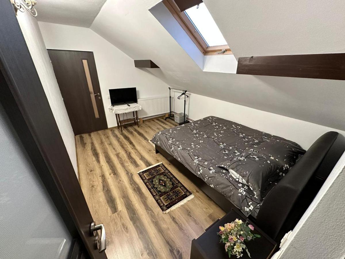 Casa De Vacanta Mirela Novaci-Straini Bagian luar foto