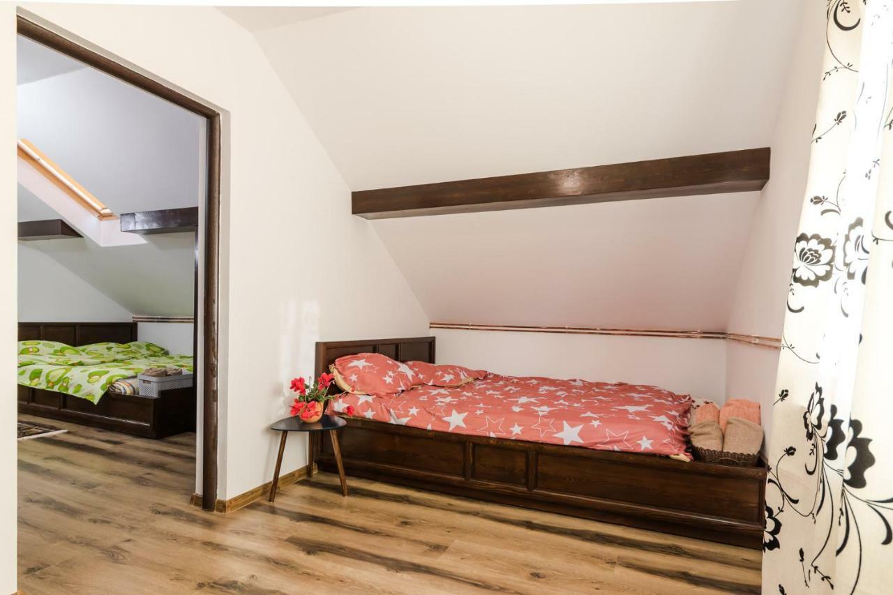 Casa De Vacanta Mirela Novaci-Straini Bagian luar foto