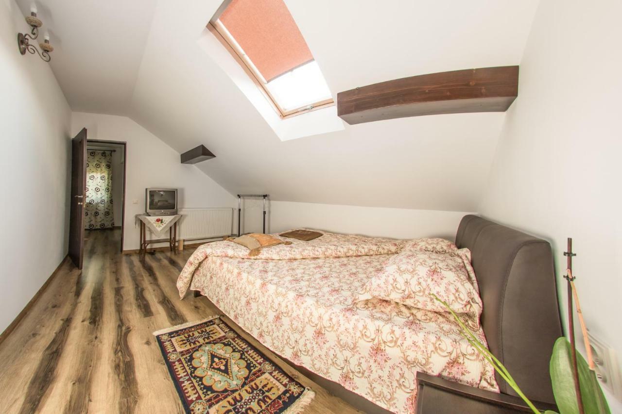 Casa De Vacanta Mirela Novaci-Straini Bagian luar foto