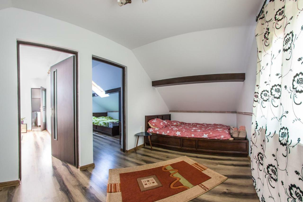 Casa De Vacanta Mirela Novaci-Straini Bagian luar foto