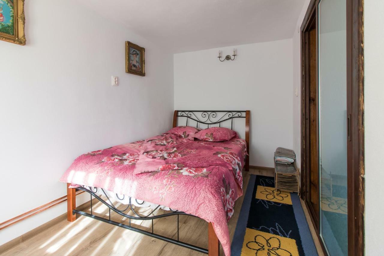 Casa De Vacanta Mirela Novaci-Straini Bagian luar foto